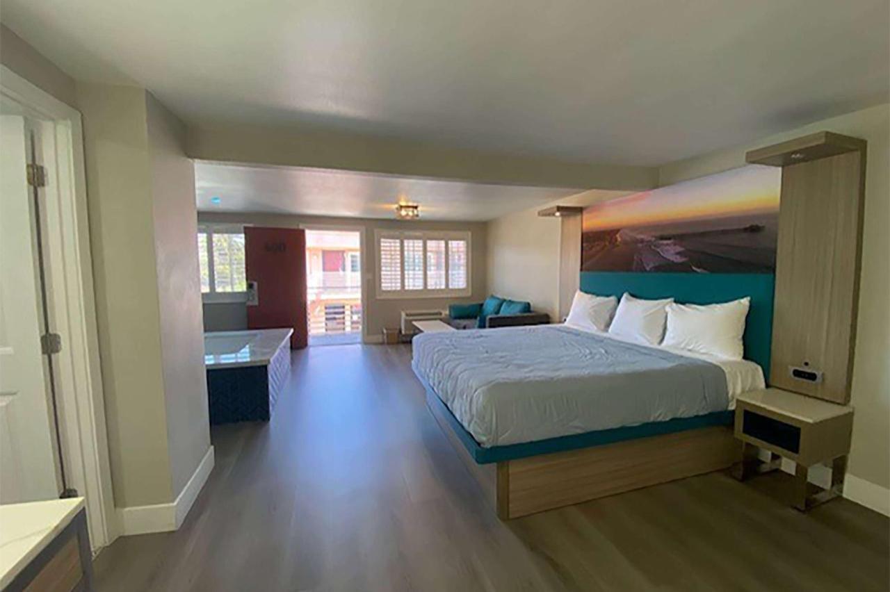 Super 8 By Wyndham Oceanside Downtown Ξενοδοχείο Εξωτερικό φωτογραφία