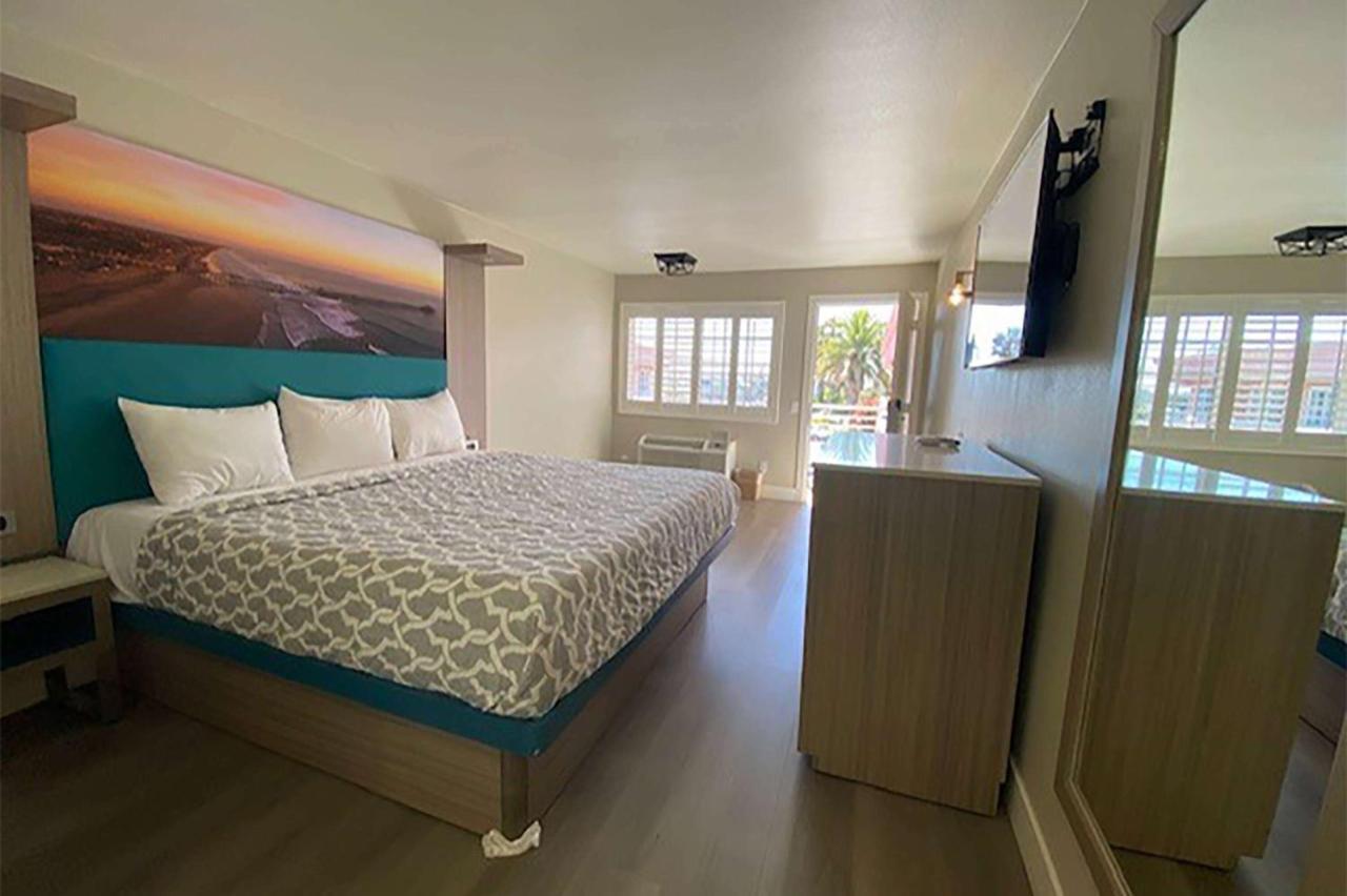 Super 8 By Wyndham Oceanside Downtown Ξενοδοχείο Εξωτερικό φωτογραφία