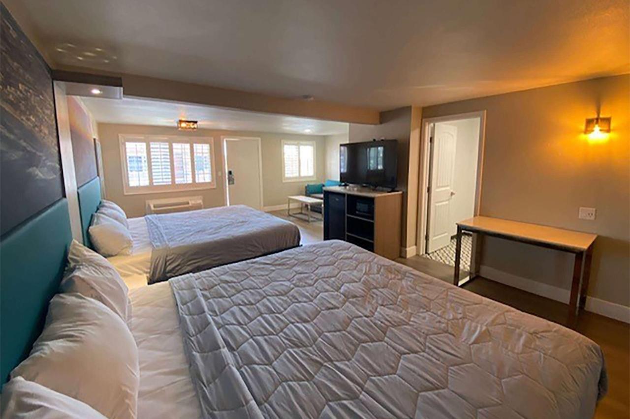 Super 8 By Wyndham Oceanside Downtown Ξενοδοχείο Εξωτερικό φωτογραφία