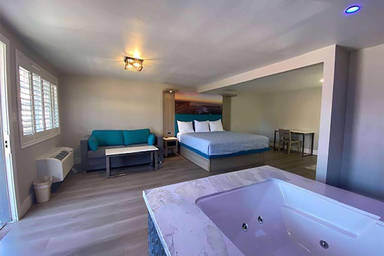 Super 8 By Wyndham Oceanside Downtown Ξενοδοχείο Εξωτερικό φωτογραφία