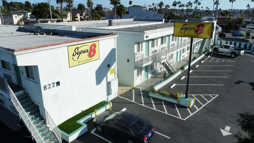 Super 8 By Wyndham Oceanside Downtown Ξενοδοχείο Εξωτερικό φωτογραφία