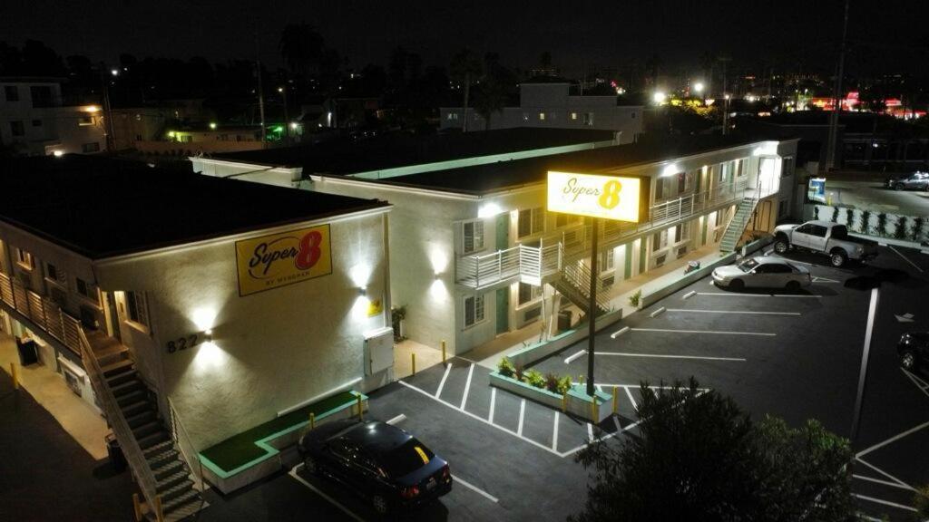 Super 8 By Wyndham Oceanside Downtown Ξενοδοχείο Εξωτερικό φωτογραφία