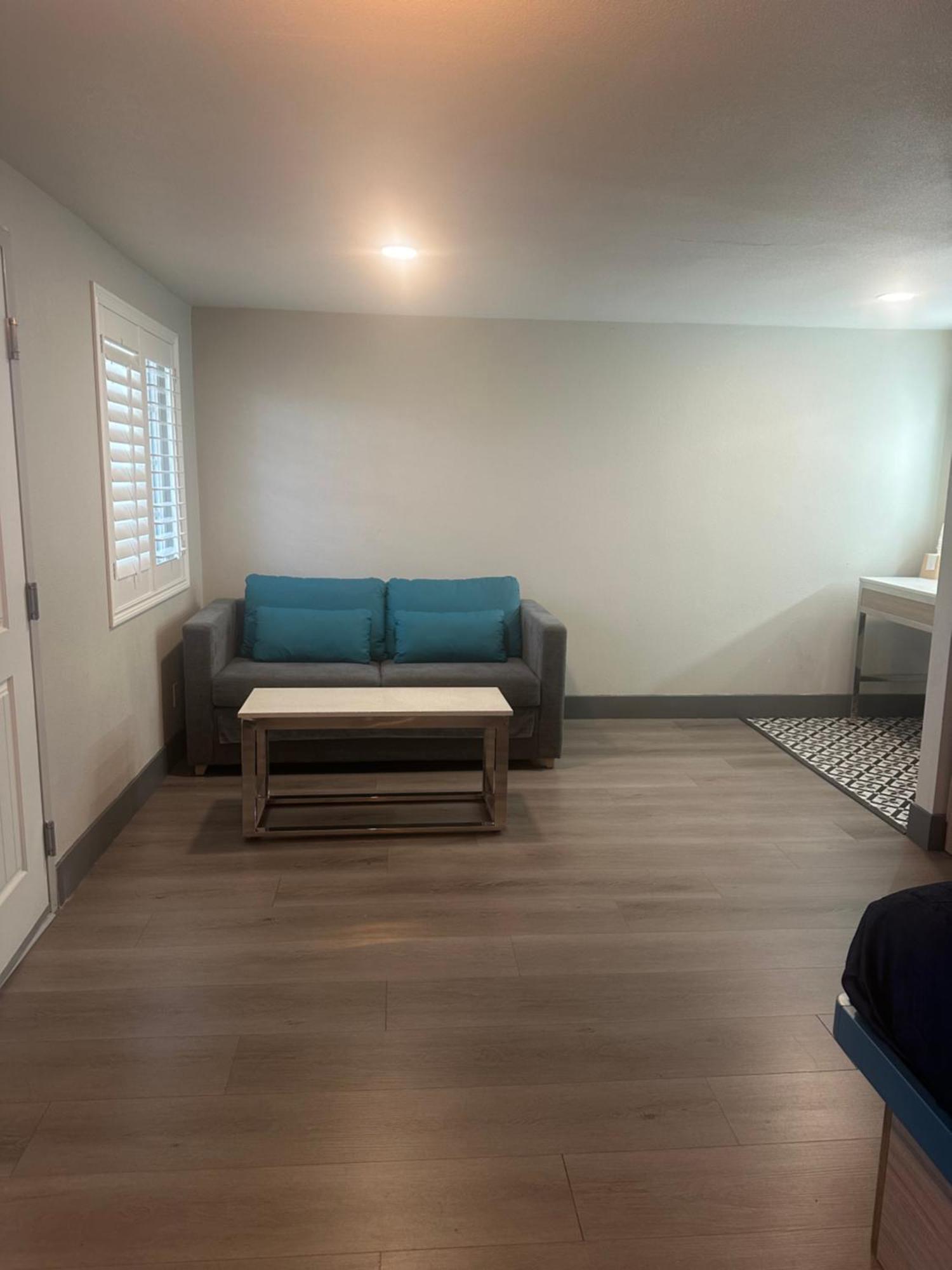 Super 8 By Wyndham Oceanside Downtown Ξενοδοχείο Εξωτερικό φωτογραφία