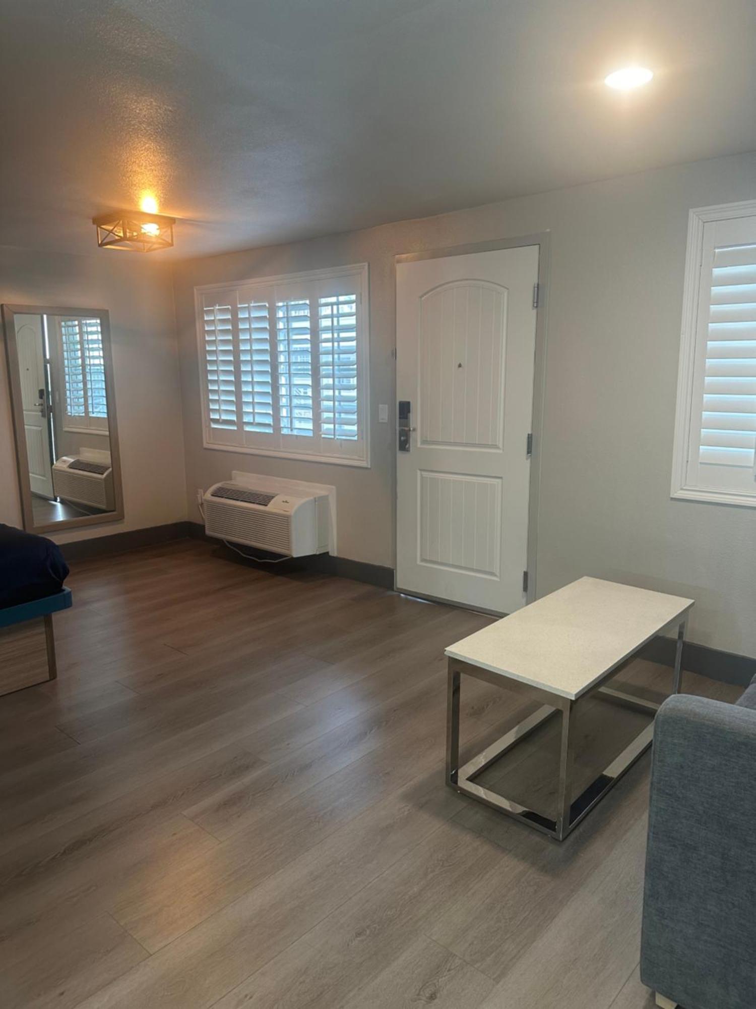 Super 8 By Wyndham Oceanside Downtown Ξενοδοχείο Εξωτερικό φωτογραφία