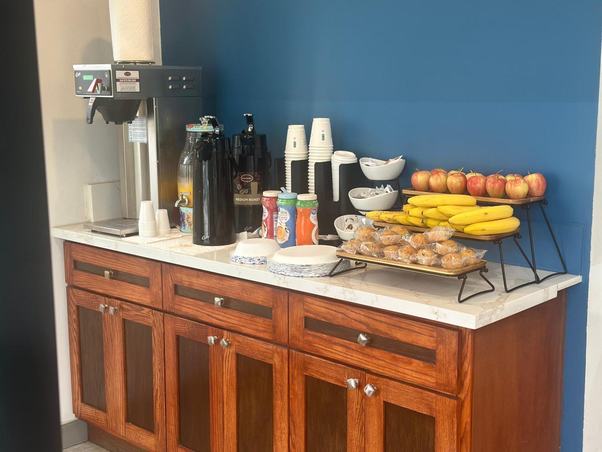 Super 8 By Wyndham Oceanside Downtown Ξενοδοχείο Εξωτερικό φωτογραφία