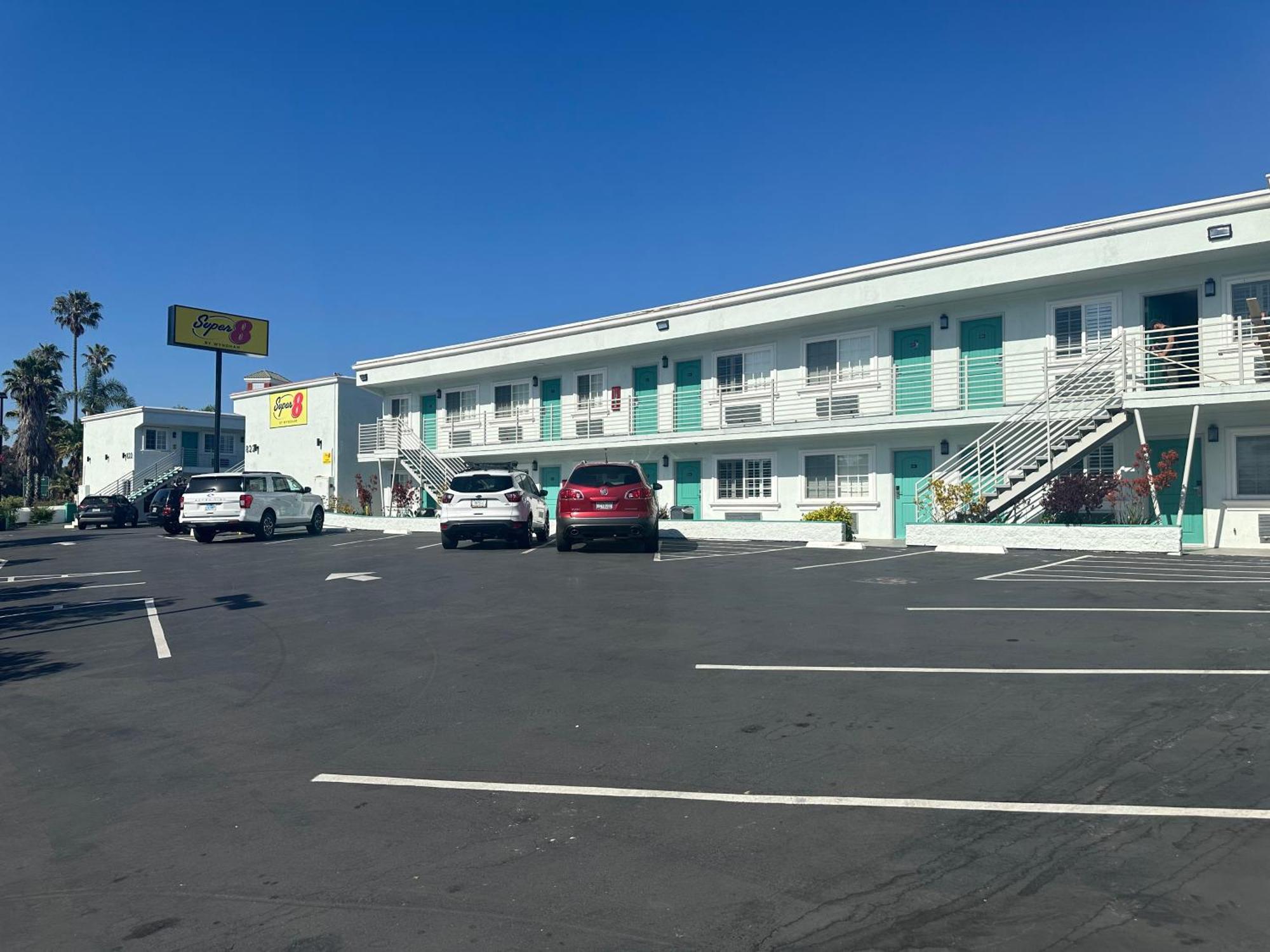 Super 8 By Wyndham Oceanside Downtown Ξενοδοχείο Εξωτερικό φωτογραφία