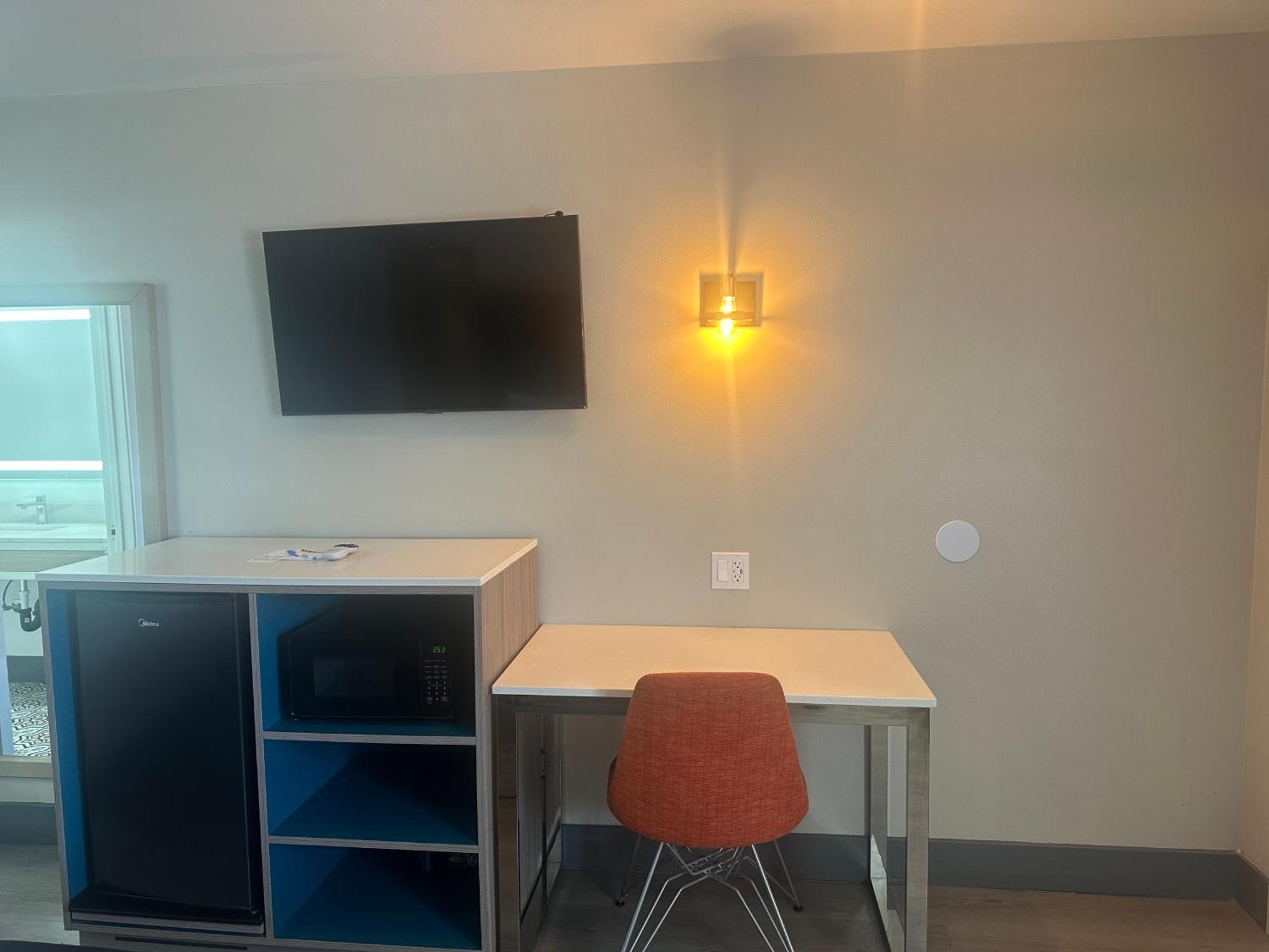Super 8 By Wyndham Oceanside Downtown Ξενοδοχείο Εξωτερικό φωτογραφία