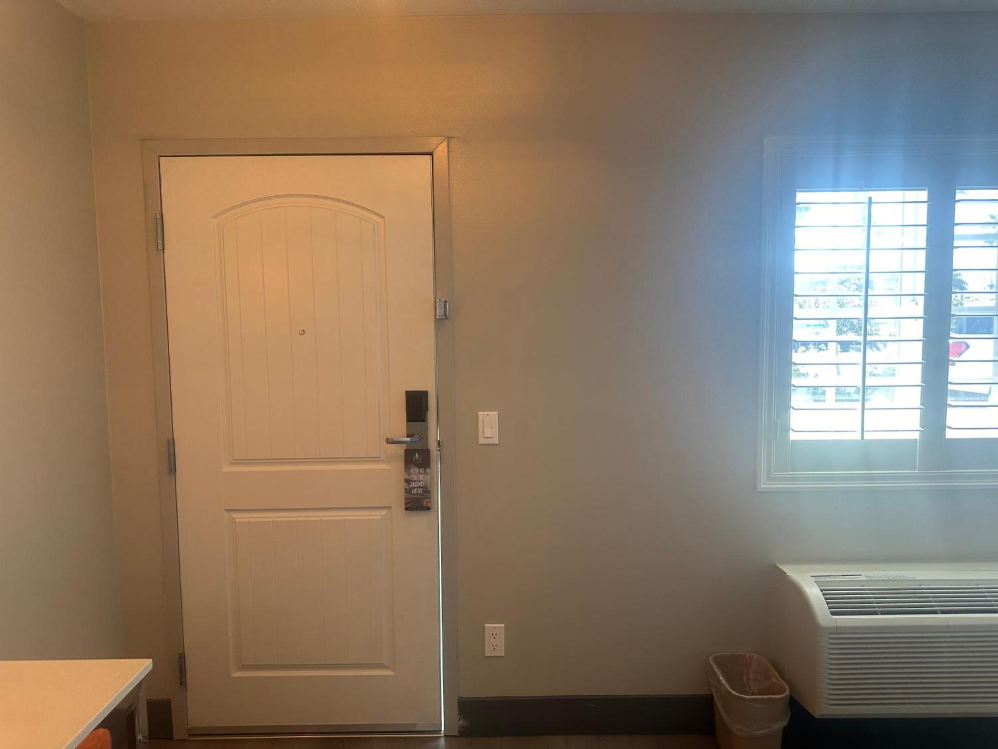 Super 8 By Wyndham Oceanside Downtown Ξενοδοχείο Εξωτερικό φωτογραφία