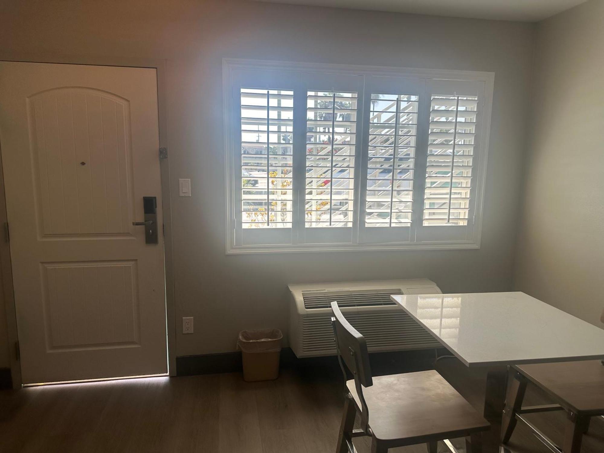 Super 8 By Wyndham Oceanside Downtown Ξενοδοχείο Εξωτερικό φωτογραφία
