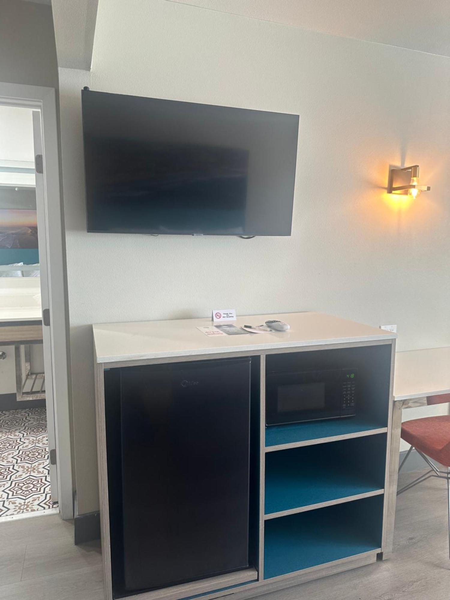 Super 8 By Wyndham Oceanside Downtown Ξενοδοχείο Εξωτερικό φωτογραφία
