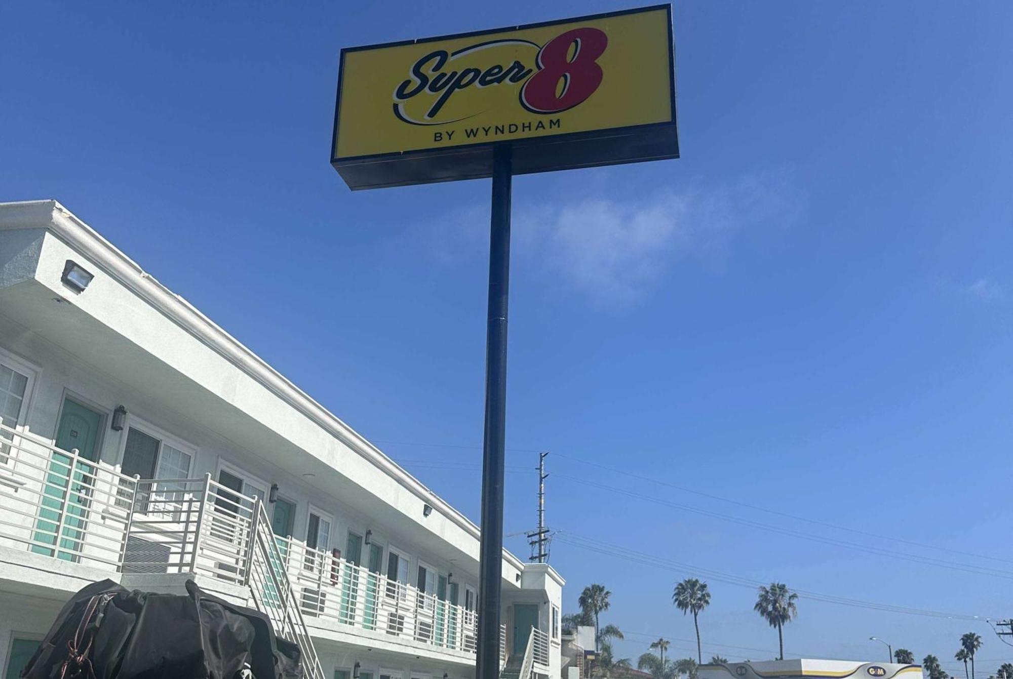 Super 8 By Wyndham Oceanside Downtown Ξενοδοχείο Εξωτερικό φωτογραφία
