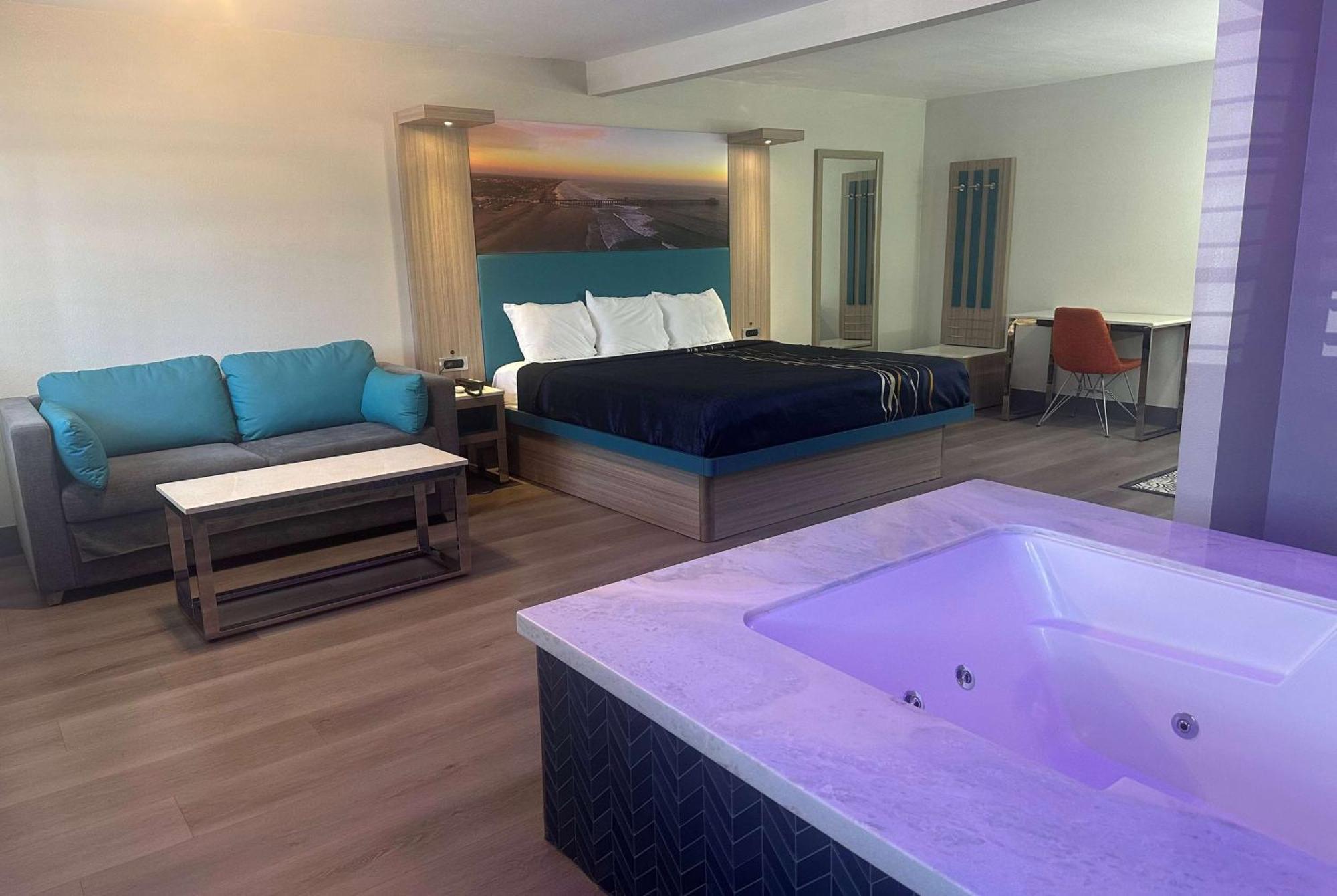 Super 8 By Wyndham Oceanside Downtown Ξενοδοχείο Εξωτερικό φωτογραφία