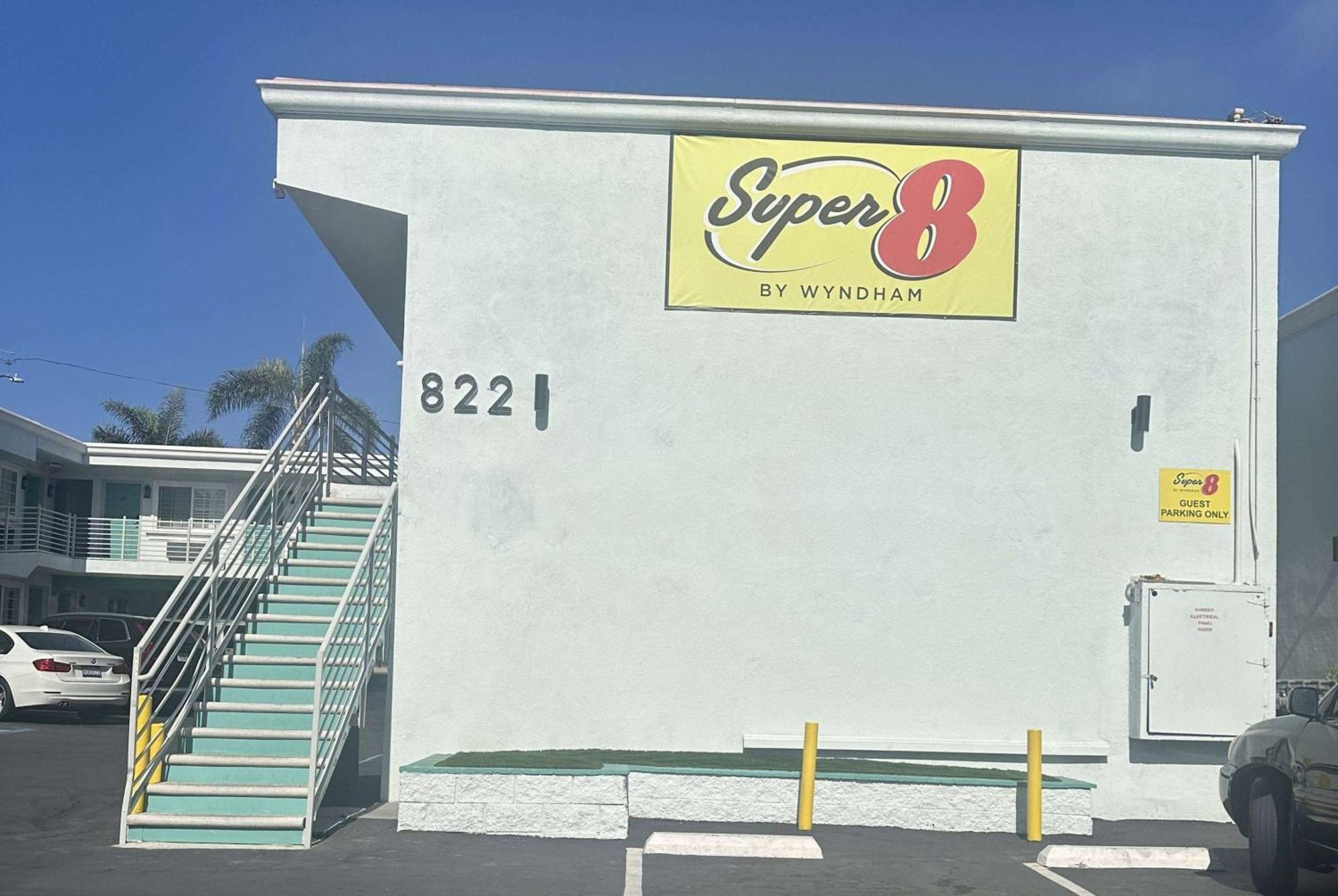 Super 8 By Wyndham Oceanside Downtown Ξενοδοχείο Εξωτερικό φωτογραφία