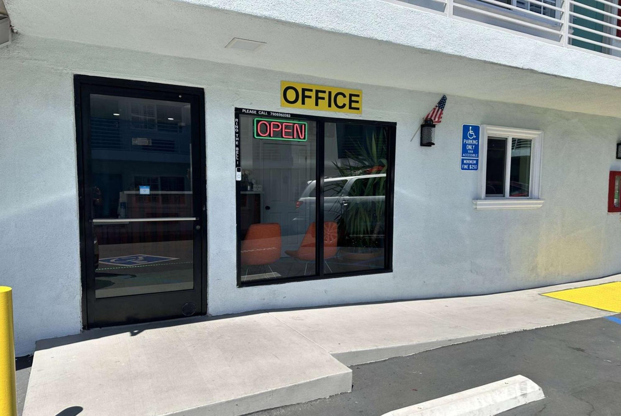 Super 8 By Wyndham Oceanside Downtown Ξενοδοχείο Εξωτερικό φωτογραφία