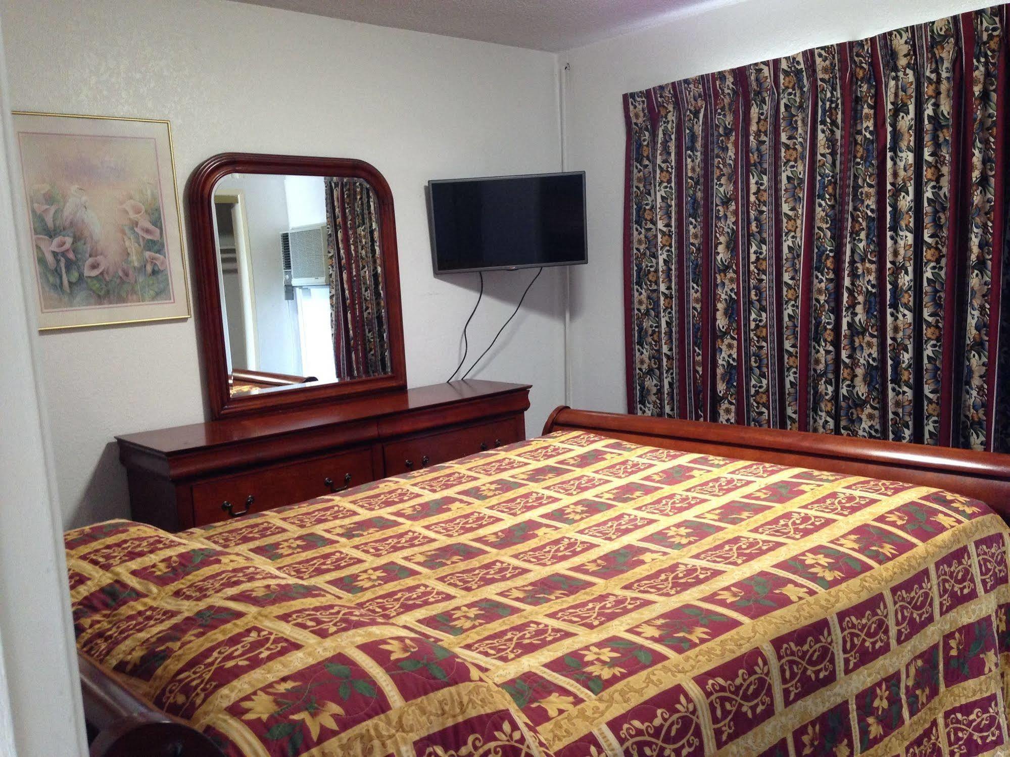 Super 8 By Wyndham Oceanside Downtown Ξενοδοχείο Εξωτερικό φωτογραφία