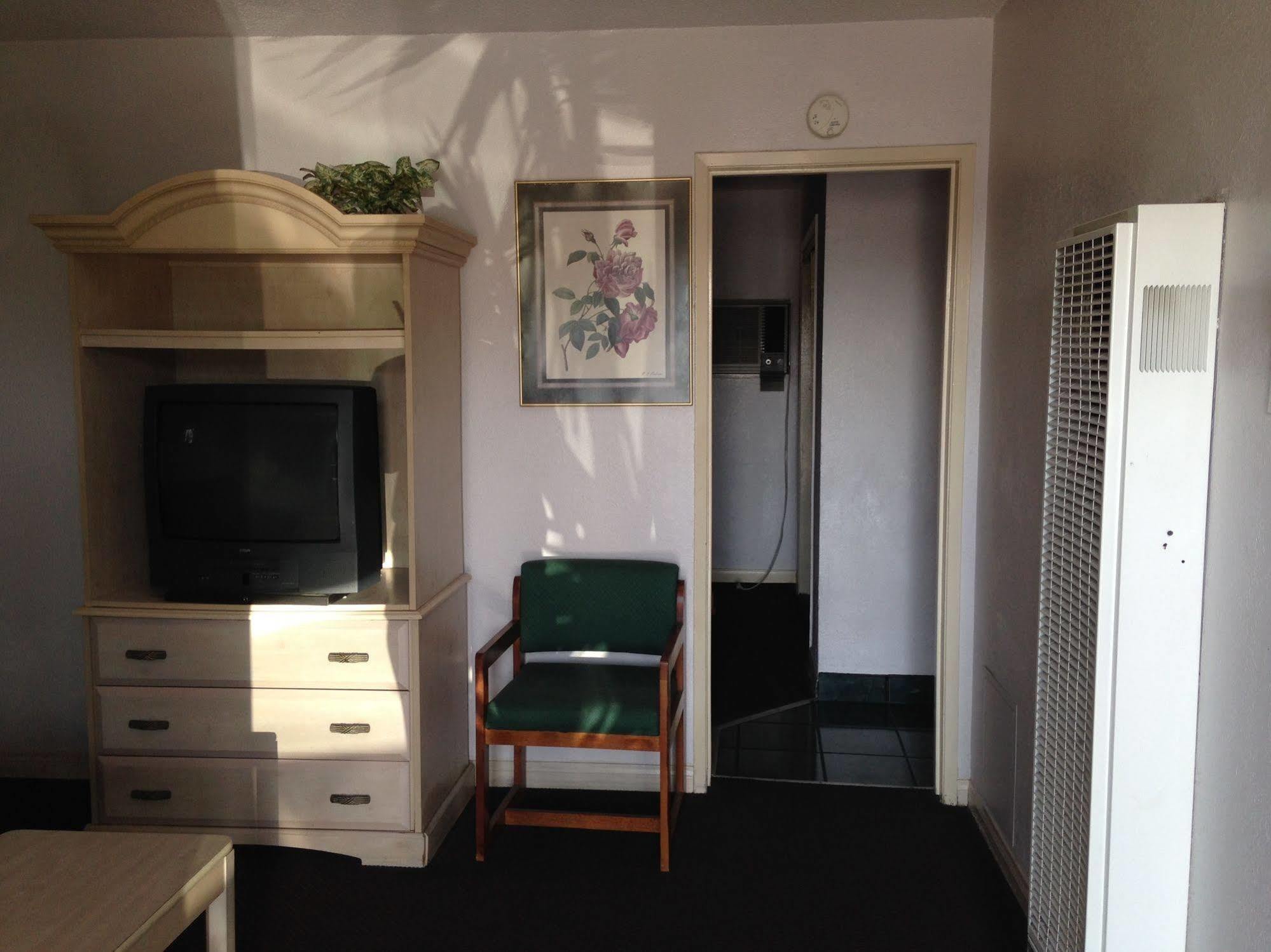 Super 8 By Wyndham Oceanside Downtown Ξενοδοχείο Εξωτερικό φωτογραφία