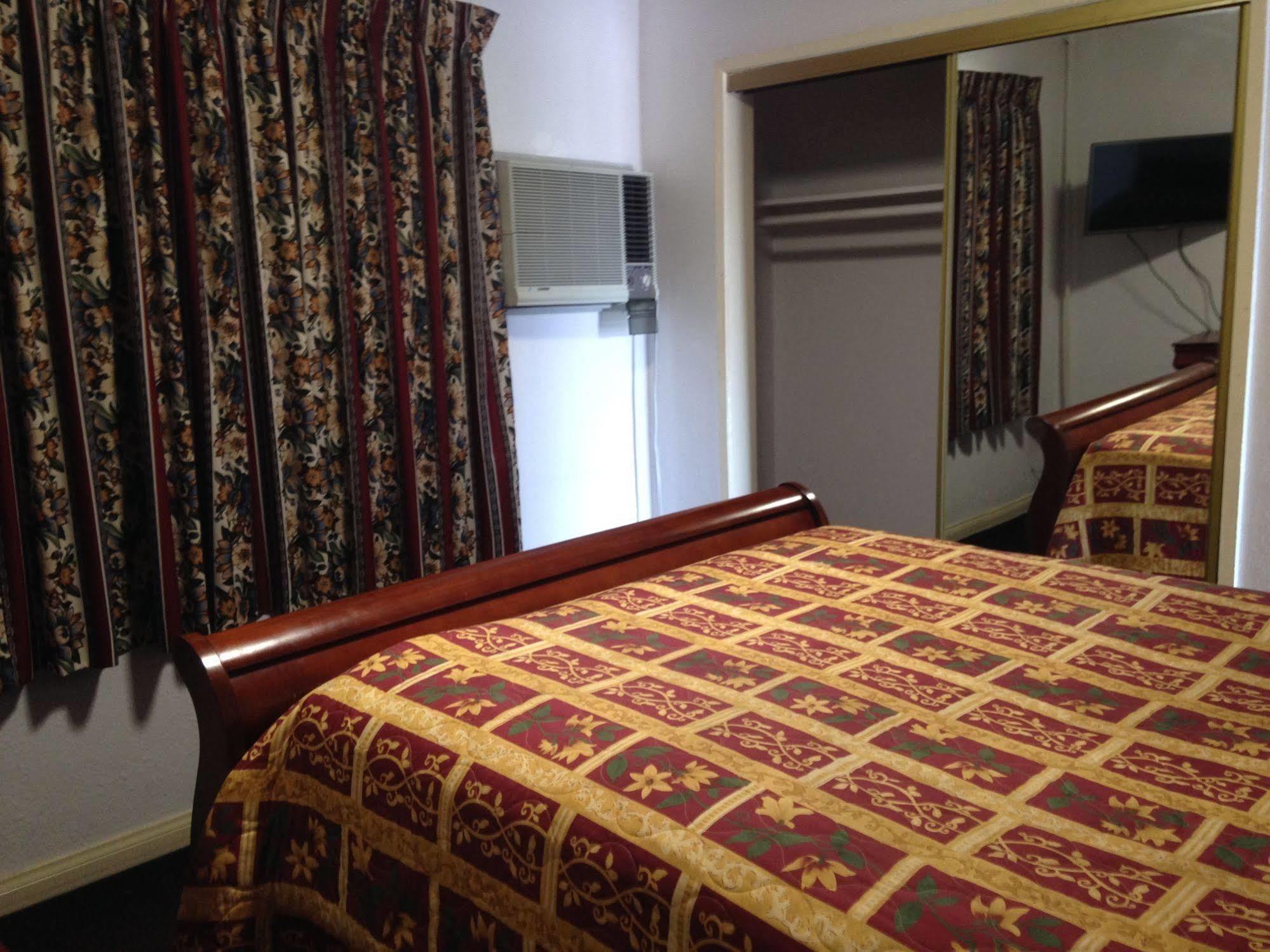 Super 8 By Wyndham Oceanside Downtown Ξενοδοχείο Εξωτερικό φωτογραφία